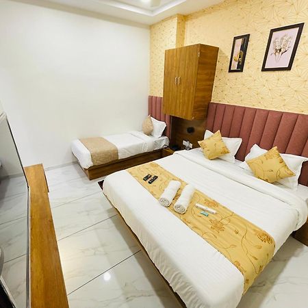 Hotel Avenue Sky Αχμπανταμπάντ Εξωτερικό φωτογραφία