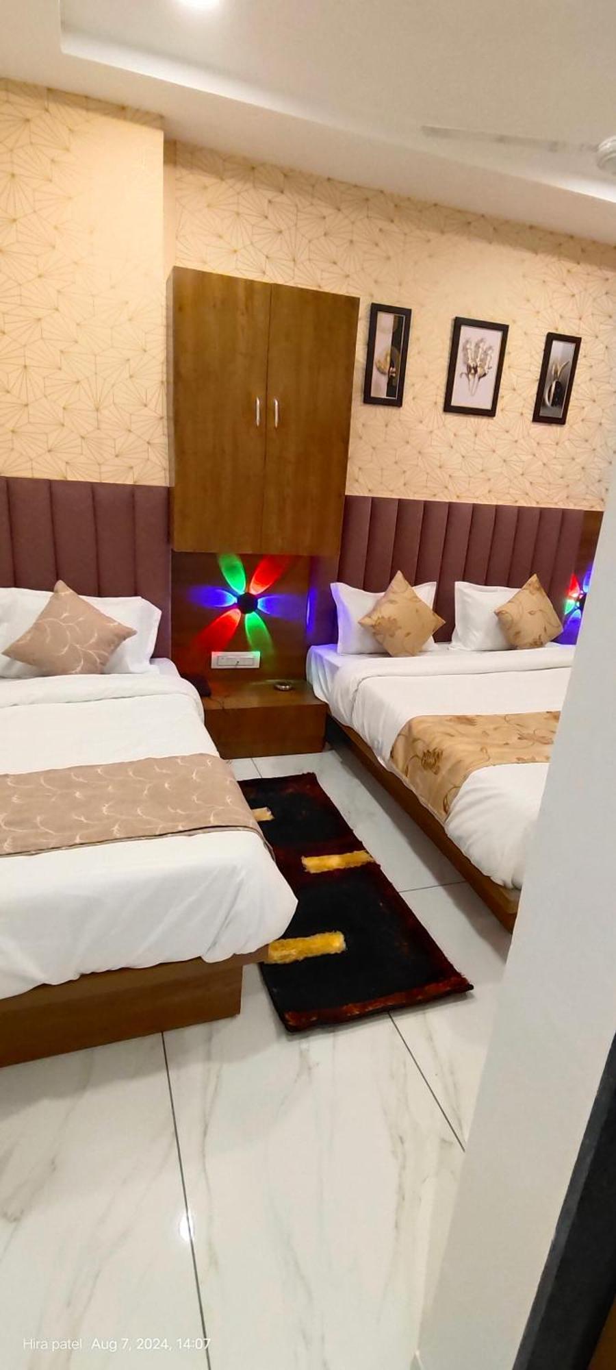 Hotel Avenue Sky Αχμπανταμπάντ Εξωτερικό φωτογραφία