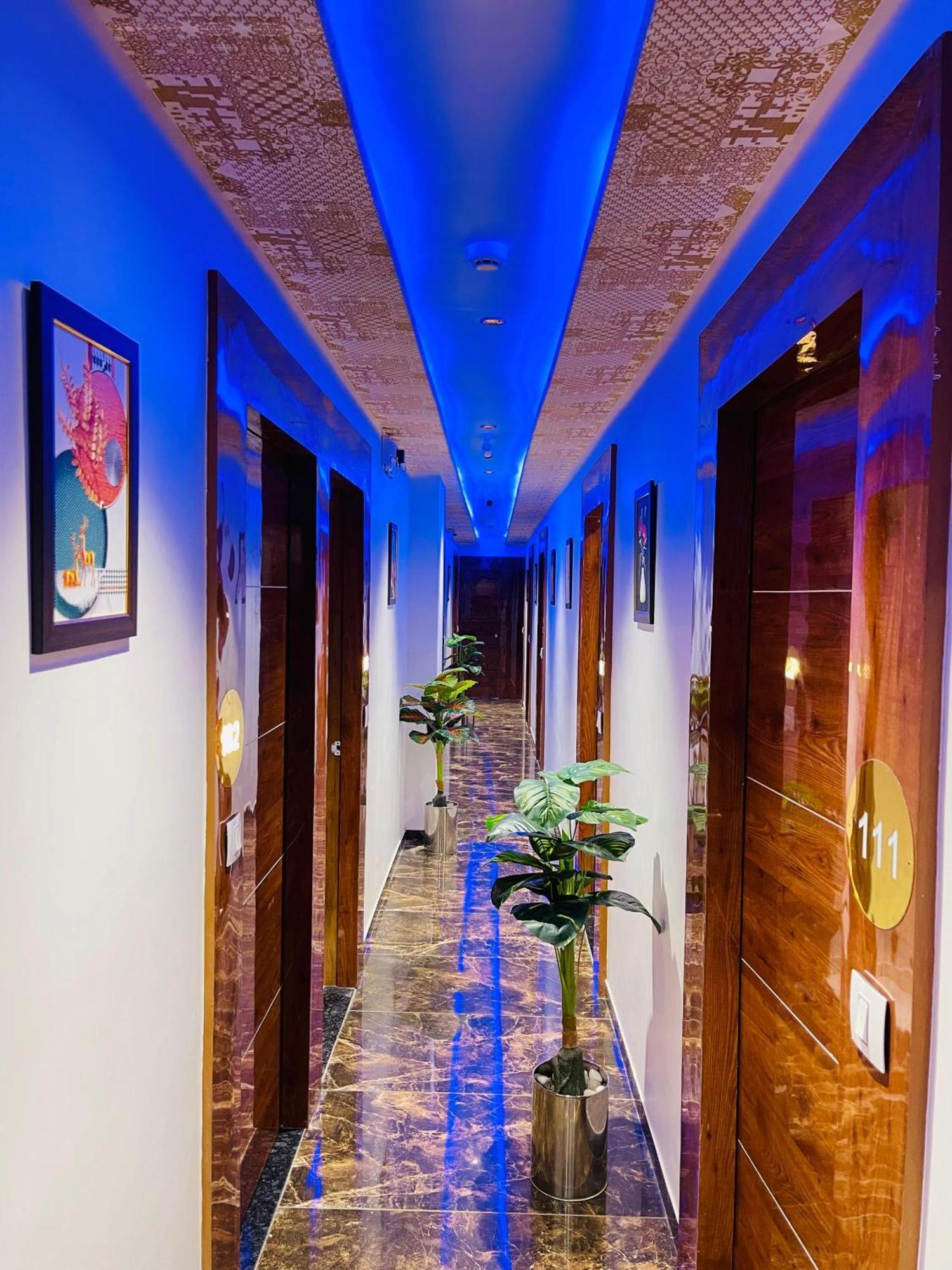 Hotel Avenue Sky Αχμπανταμπάντ Εξωτερικό φωτογραφία