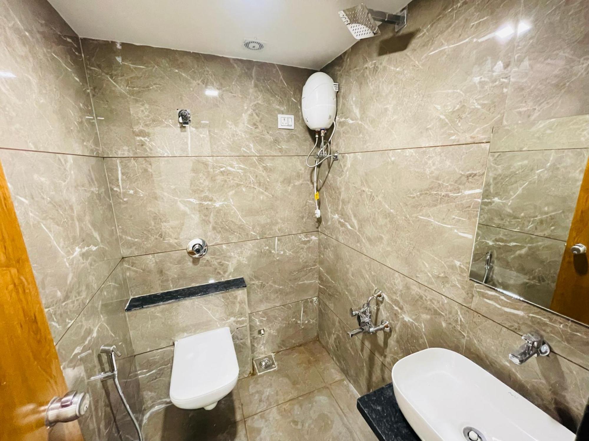 Hotel Avenue Sky Αχμπανταμπάντ Εξωτερικό φωτογραφία