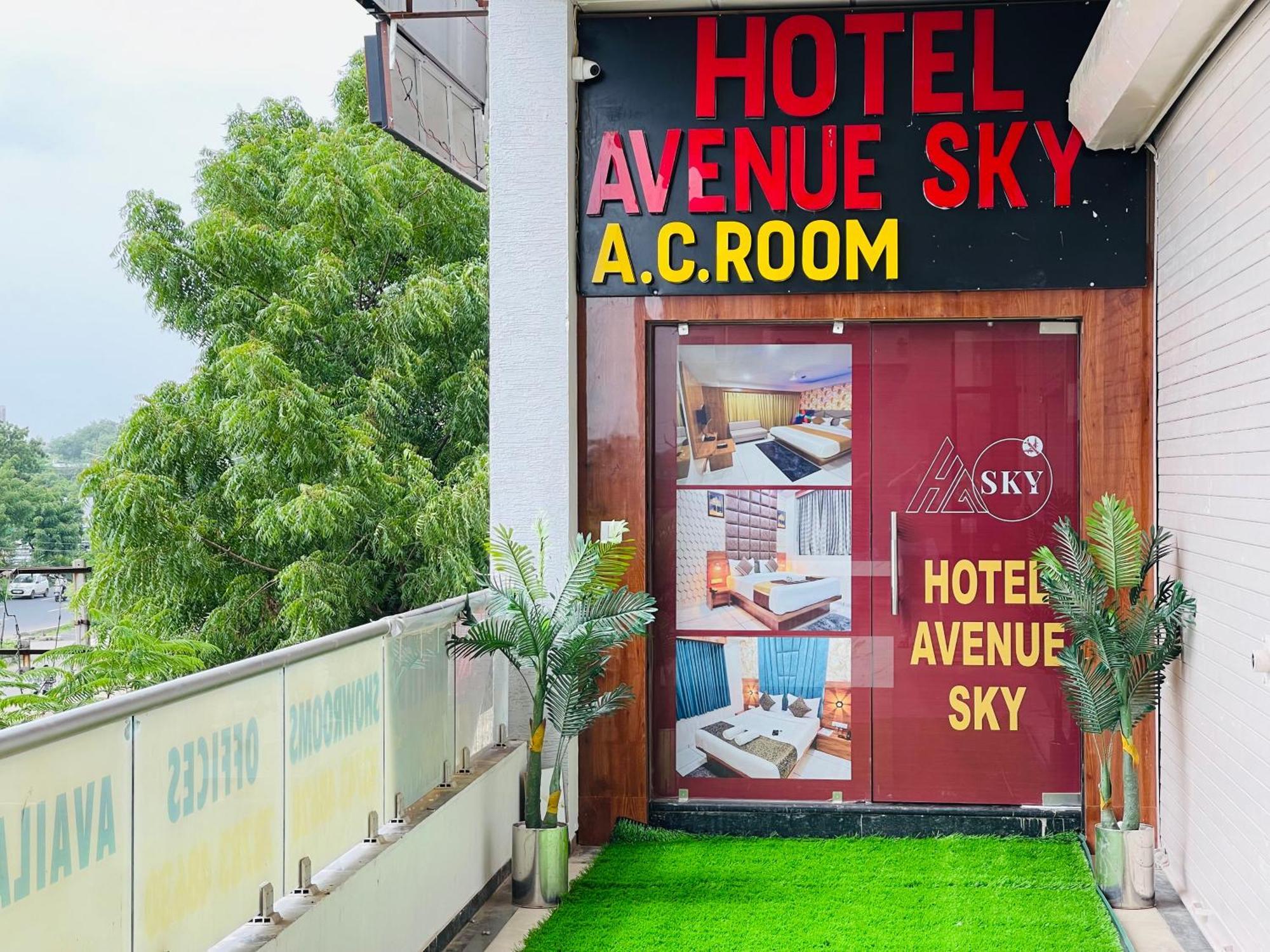 Hotel Avenue Sky Αχμπανταμπάντ Εξωτερικό φωτογραφία
